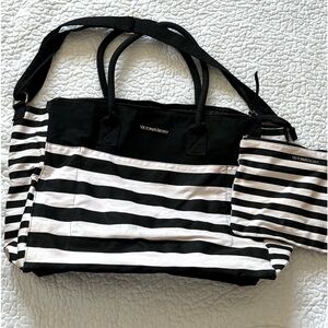 🩷 Victoria’s Secret Large Duffel bag W/Pouch